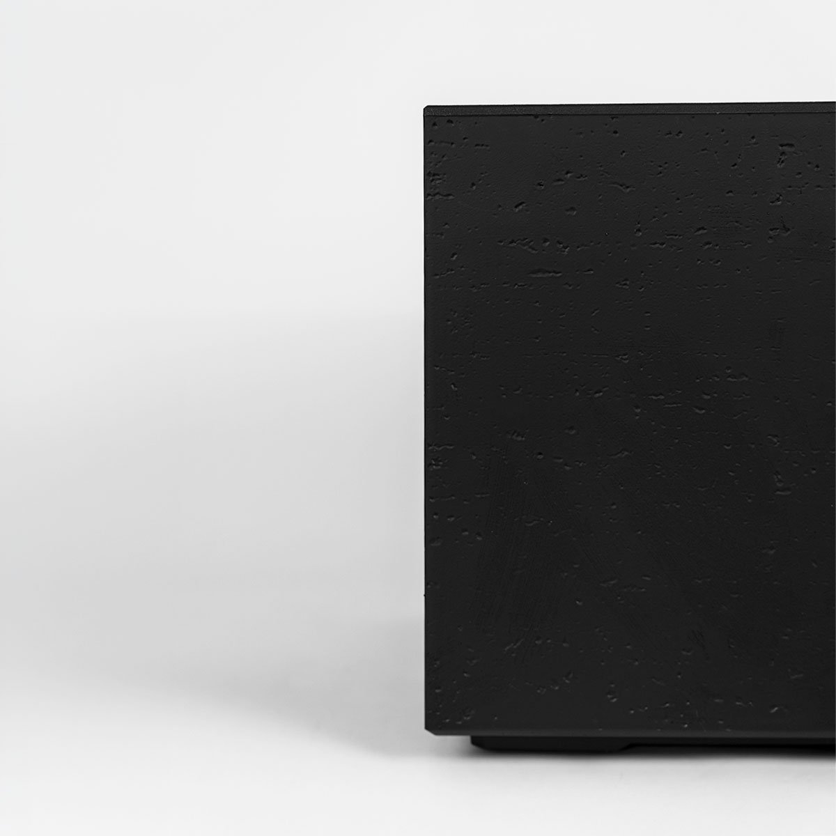 Kwietnik Karo Eco Recycled 40x40x40 cm imitujący beton, antracyt, na kółkach, odporny na mróz i UV.