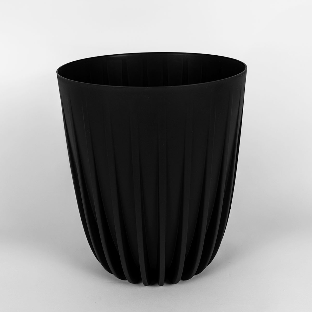 Duża doniczka Mira Eco Recycled 39 cm, antracyt, pojemność 40 l, z wkładem drenażowym. Do wnętrz i na zewnątrz.