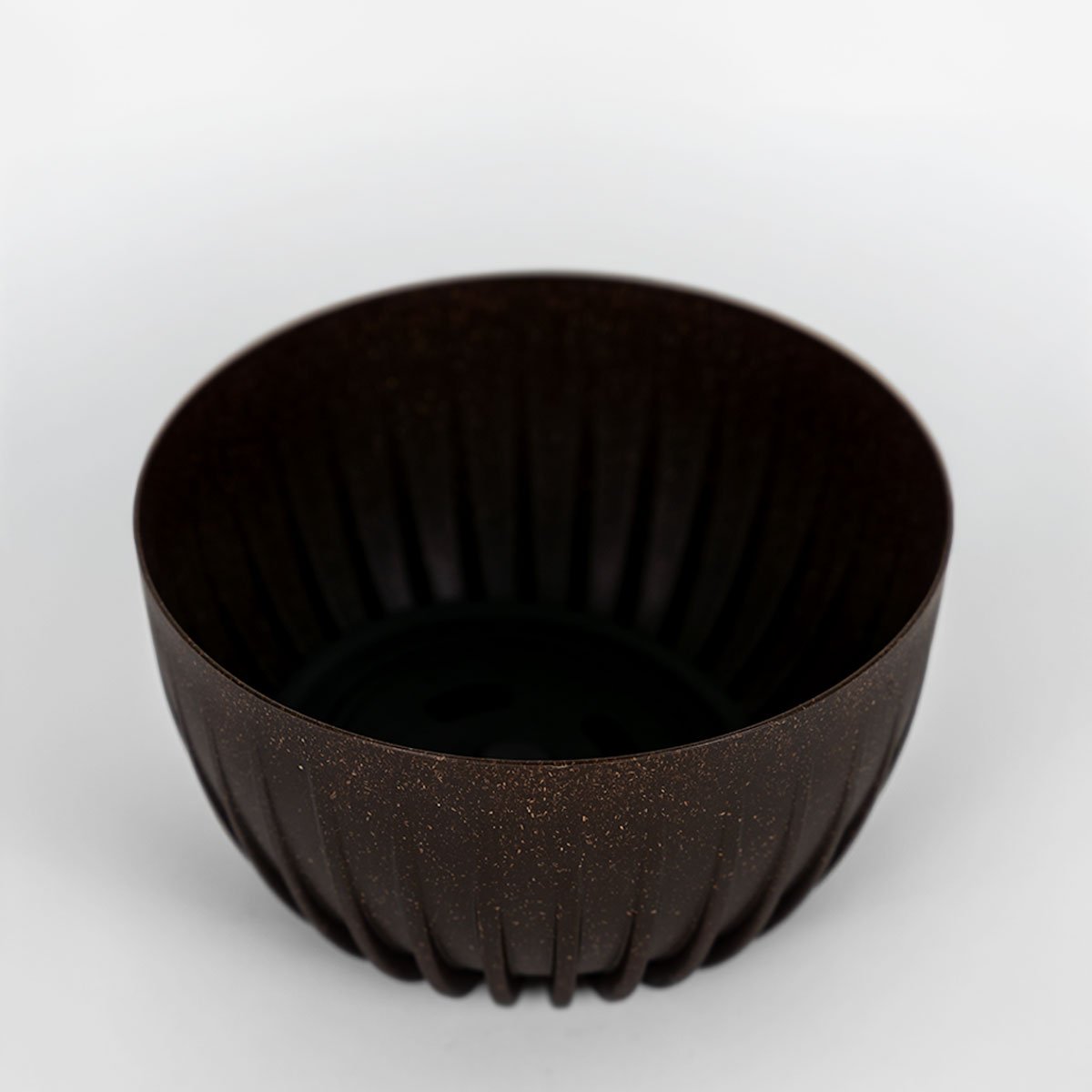 Misa-doniczka Mira Eco 24 cm z domieszką łupin kawy, kolor espresso, pojemność 3,6 l.
