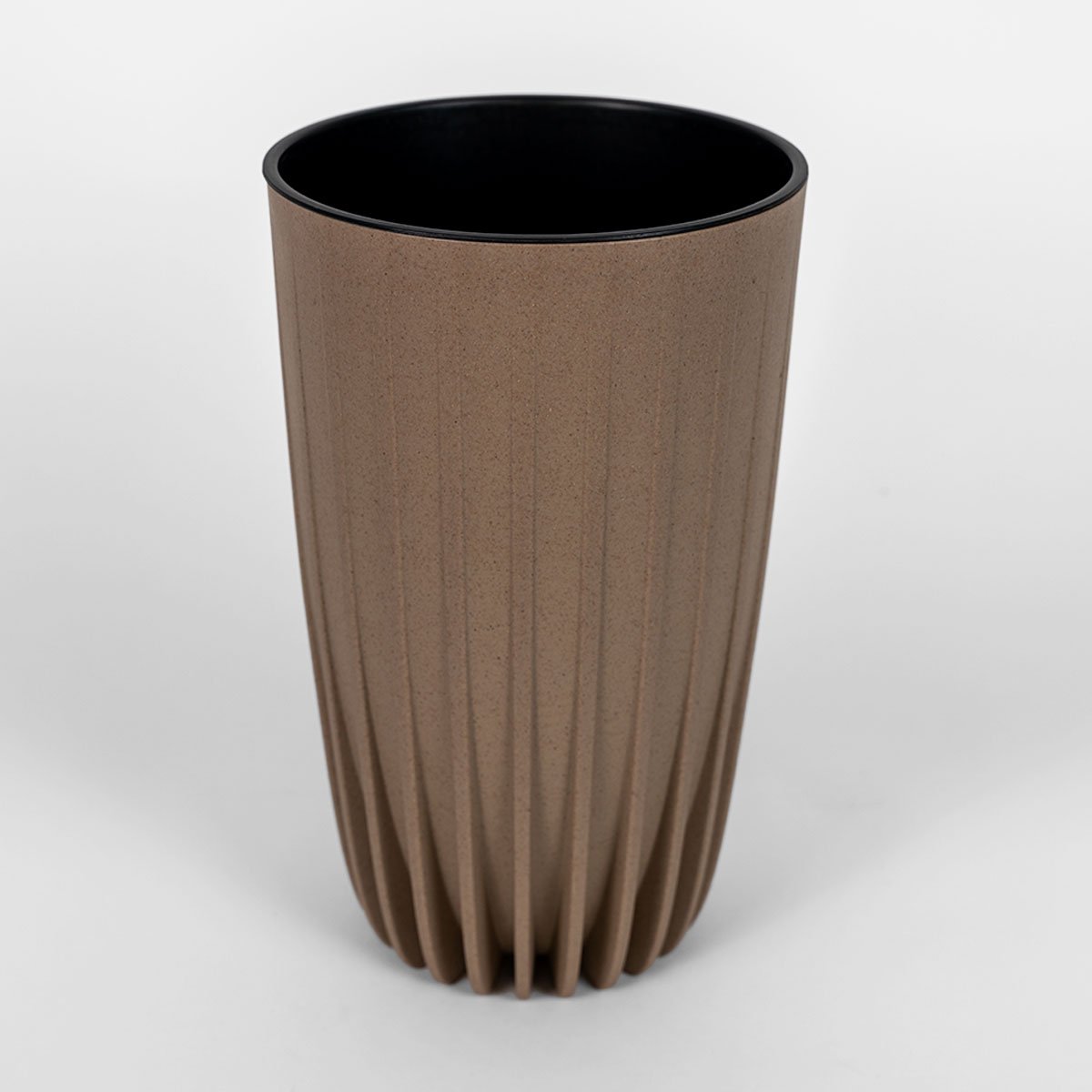 Wysoka, smukła donica 25x42 cm z domieszką łupin kawy, kolor latte, pojemność 9,5 l.