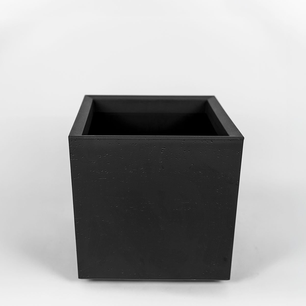 Kwietnik Karo Eco Recycled 40x40x40 cm imitujący beton, antracyt, na kółkach, odporny na mróz i UV.