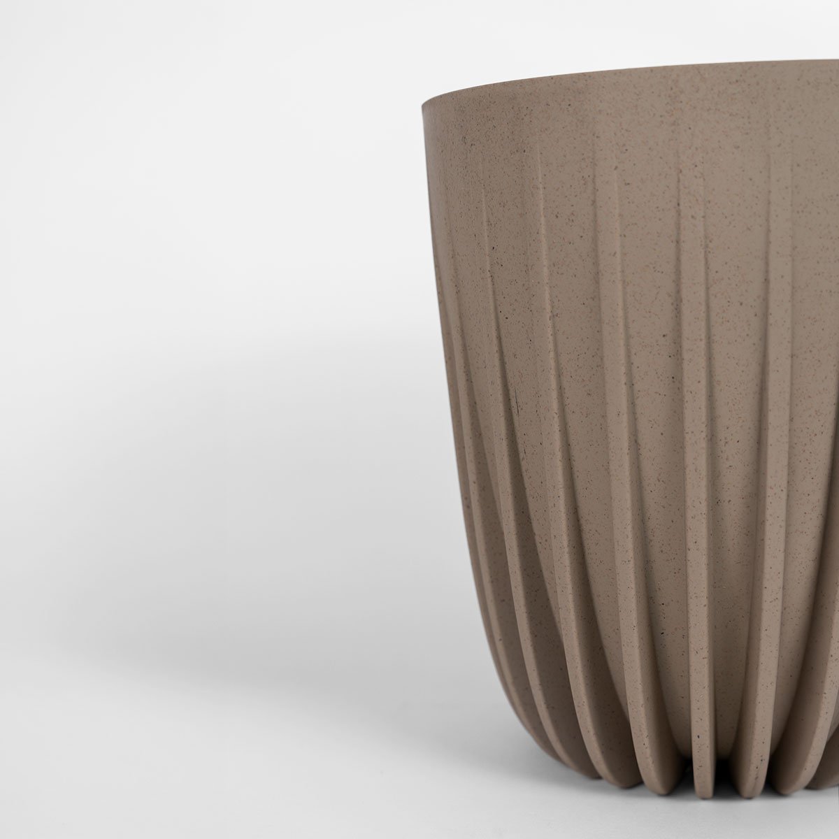 Doniczka Mira Eco Coffee 30 cm, kolor latte, z domieszką łupin kawy.