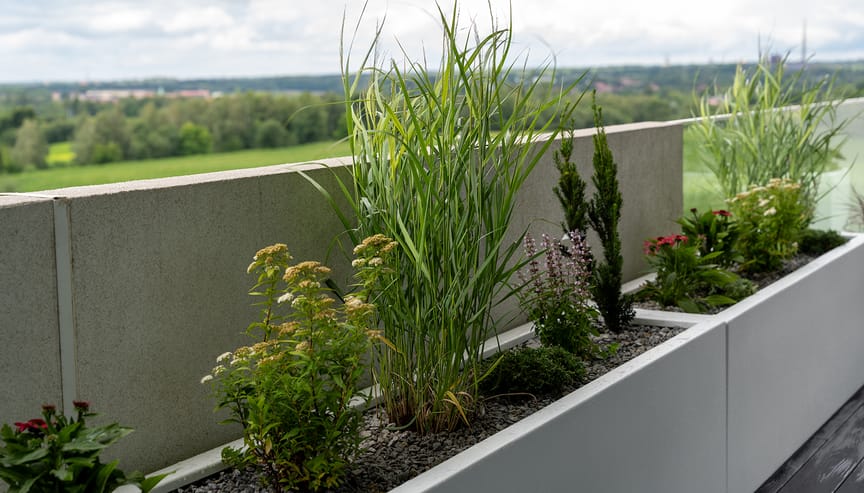 Balkon i taras po wakacjach: jak w jeden weekend przywrócić im życie na jesień
