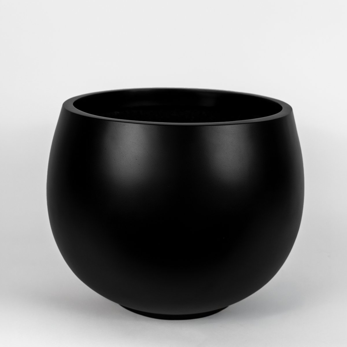 Owalna donica PELA, włókno szklane klasy morskiej, Natural Black. Lekka, mrozoodporna.