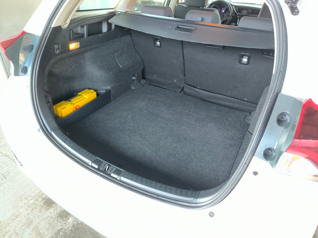Тойота Auris Fancy 1.8HSD (Комби), VVT-i, e-CVT безстепенна скоростна кутия. 136к.с - снимка 17 от 17