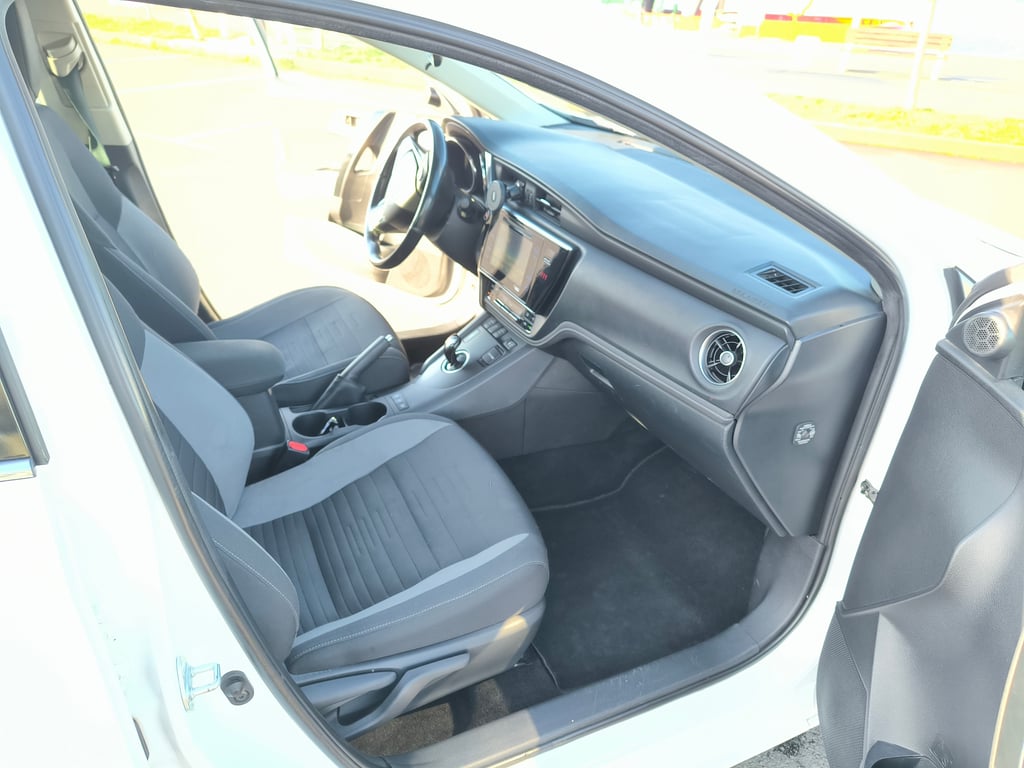 Тойота Auris Fancy 1.8HSD (Комби), VVT-i, e-CVT безстепенна скоростна кутия. 136к.с - снимка 7 от 17