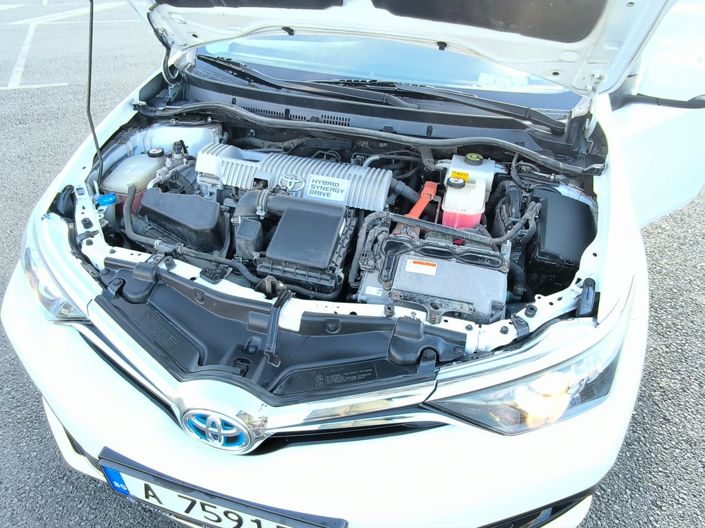 Тойота Auris Fancy 1.8HSD (Комби), VVT-i, e-CVT безстепенна скоростна кутия. 136к.с - снимка 6 от 17