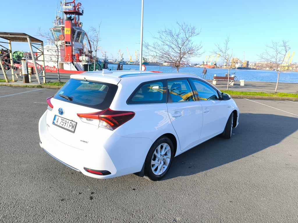 Тойота Auris Fancy 1.8HSD (Комби), VVT-i, e-CVT безстепенна скоростна кутия. 136к.с - снимка 5 от 17