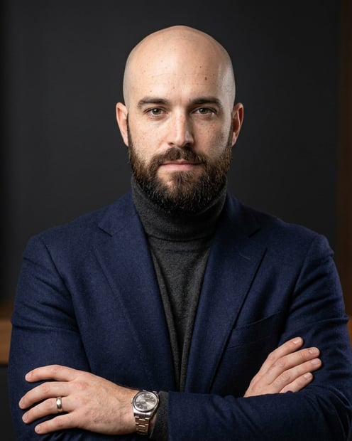 Dark Lodge Editorial Studio · Top Producer Signature Look headshot example