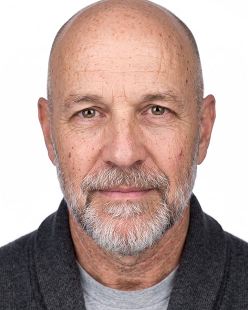 Beispiel für Weißes Studio · Graue Strickjacke-Headshot