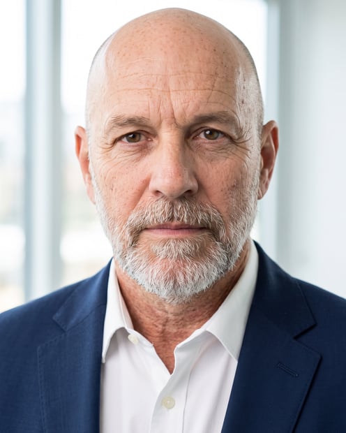 Beispiel für Natürliches Licht · Dunkelblauer Blazer-Headshot