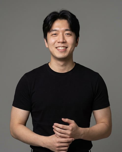 Neutral Mid-Grey Gradient Seamless · Black Short-Sleeve Tee headshot example