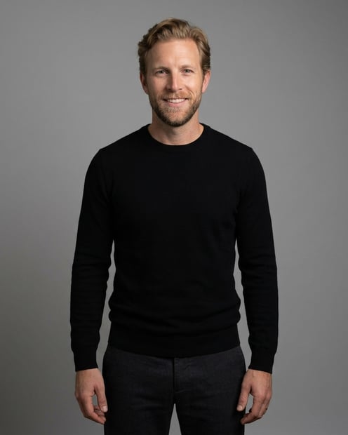 Neutral Mid-Grey Gradient Seamless · Black Sleeveless Shell / Simple Black Top headshot example