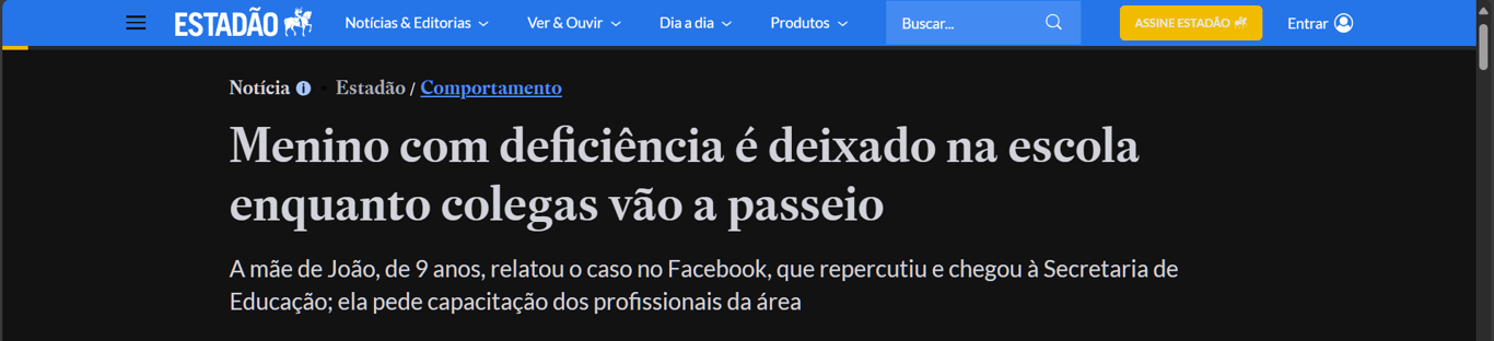 Captura de tela de uma notícia publicada no site Estadão, na seção Comportamento. O título destaca que um menino com deficiência foi deixado na escola enquanto os colegas foram para um passeio.