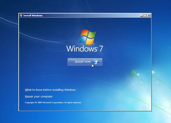 Tela de instalação do sistema operacional Windows 7, com a opção Install now, ou seja instalar agora, em destaque no centro da janela.