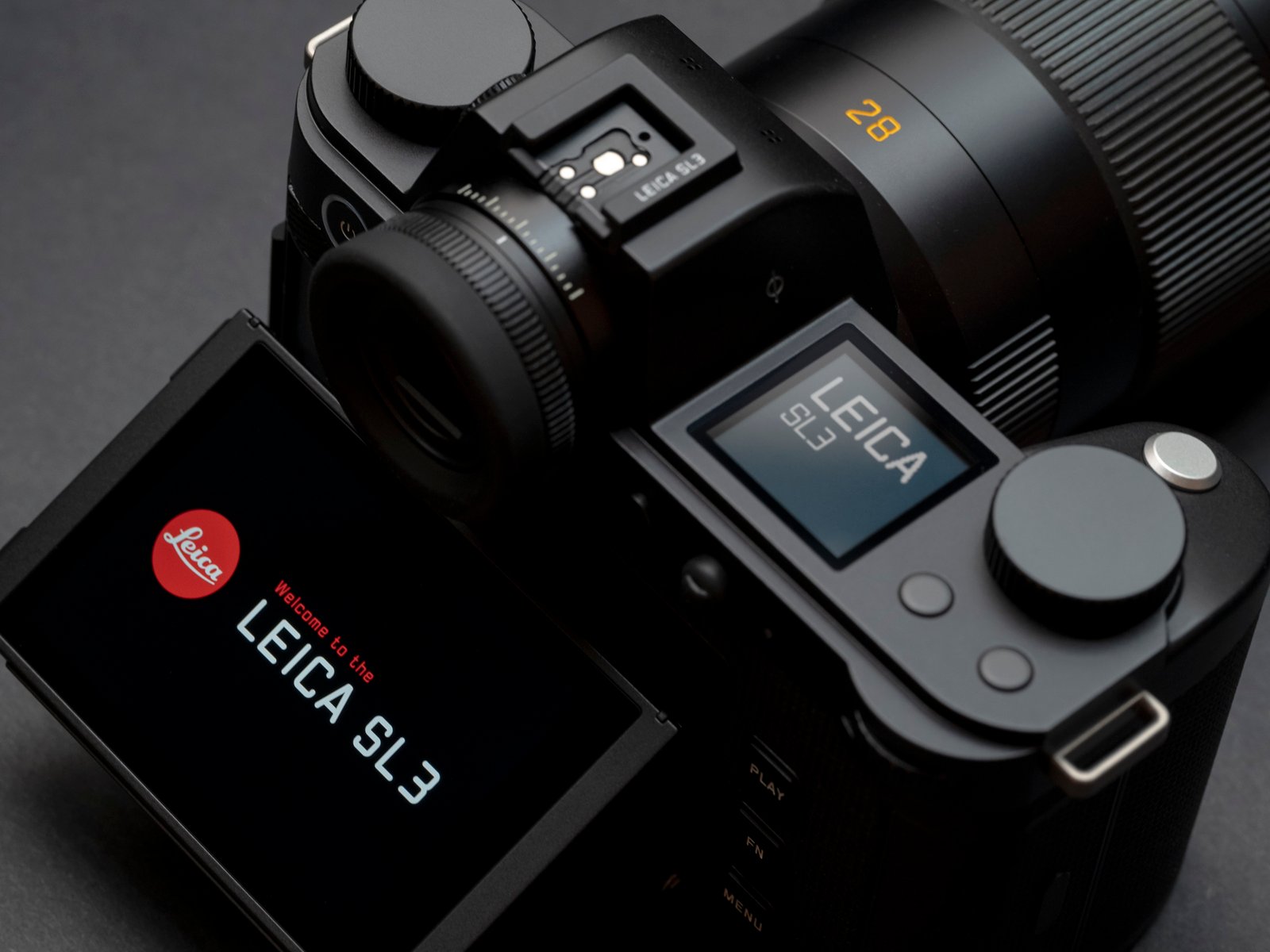Hands-On With The Leica SL3
