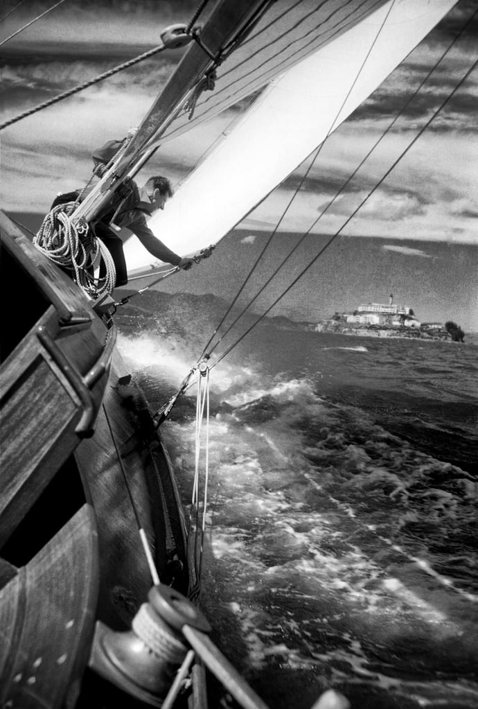 Sailboat heeled over in the Bay, San Francisco  1006996b