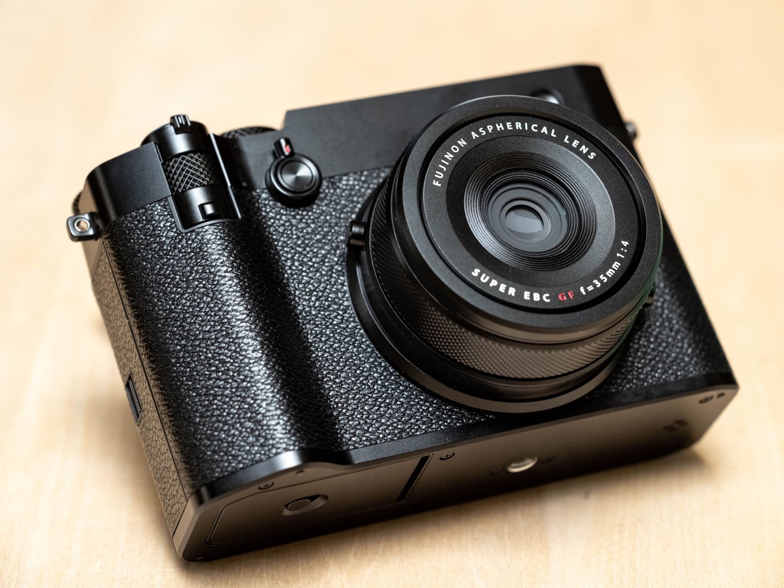 First Look: The Fujifilm GFX100RF