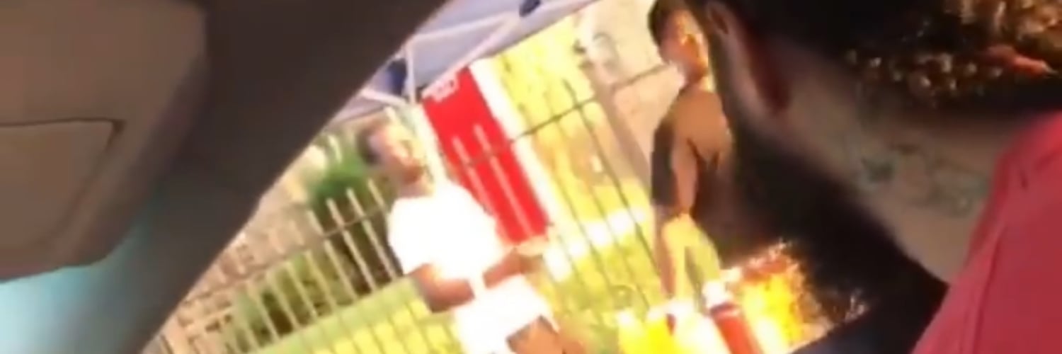 Man antagonizes teens selling lemonade on corner