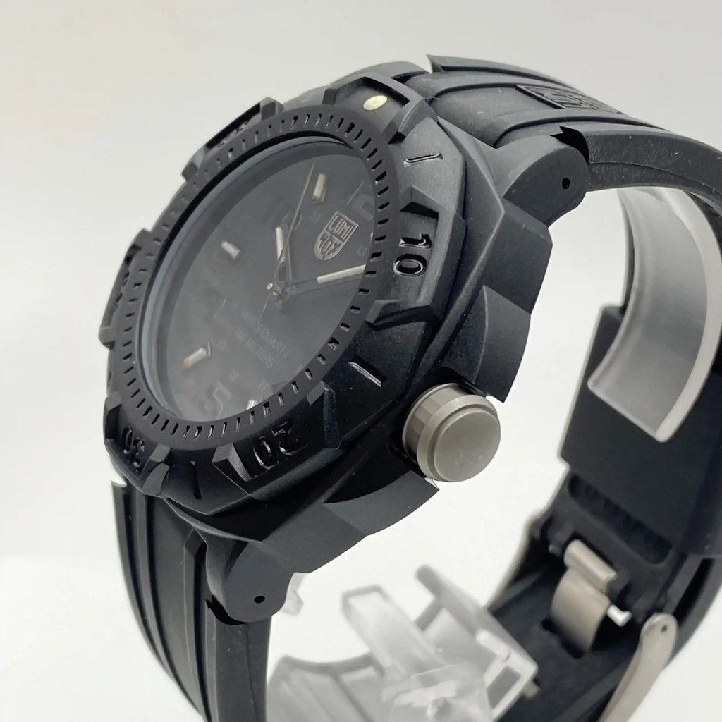 View Of Opposite Crown Facing Side Of Luminox XL.0201.BO Carbon Watch Pre Owned Condition