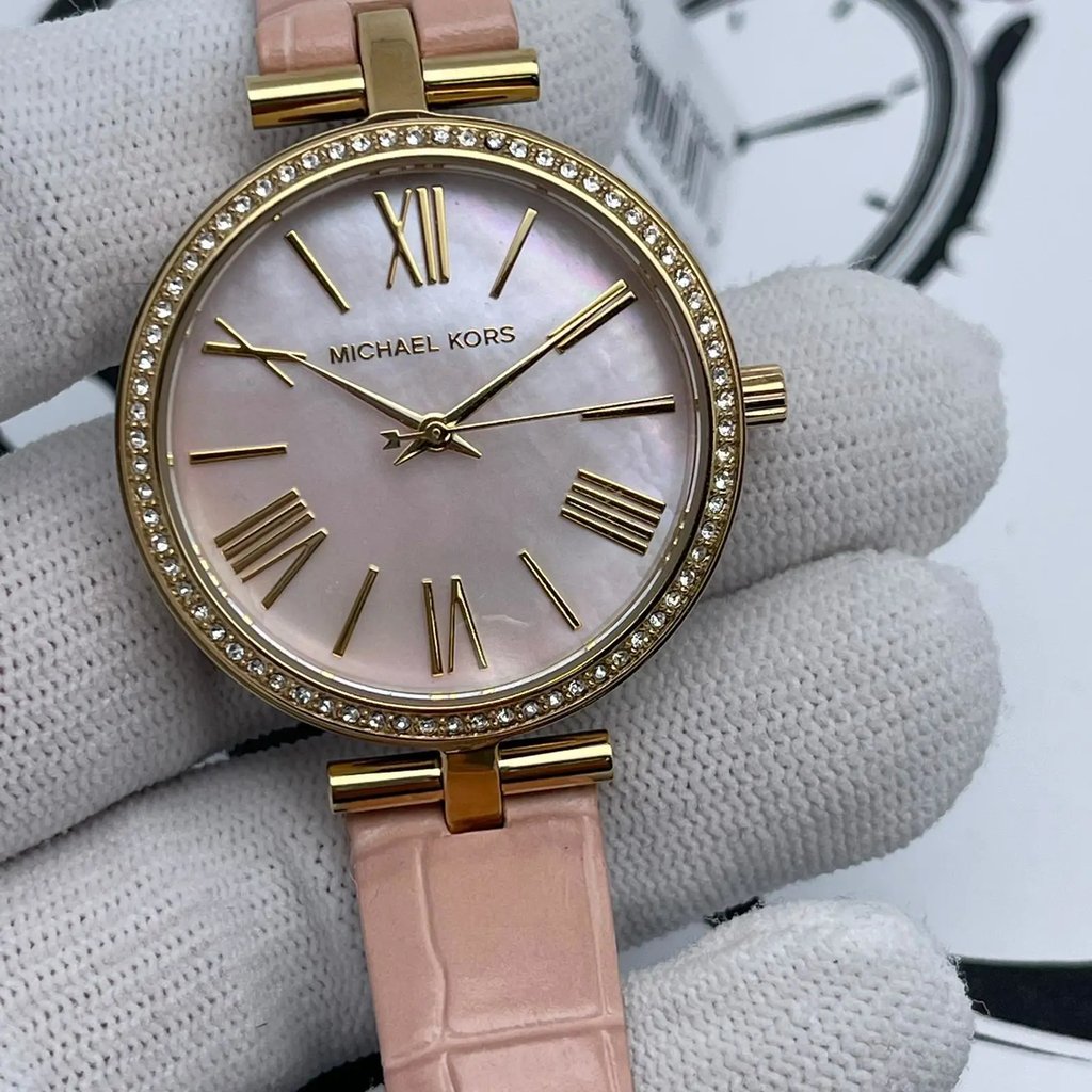 Up Close Front Facing Picture Of Michael Kors MK2790 Stainless Steel Watch New With Defects Condition