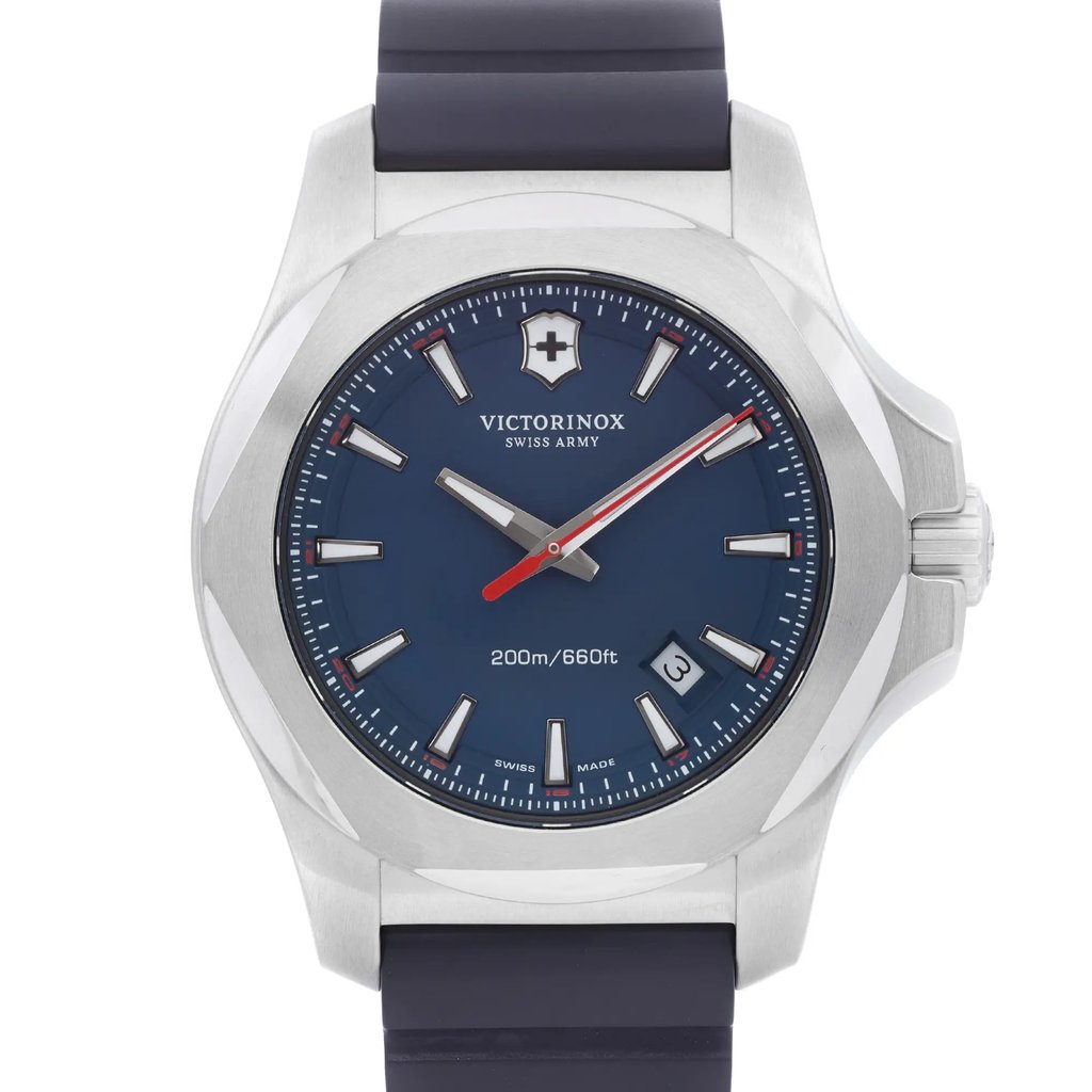 Up Close Front Facing Picture Of Victorinox 241688.1 Stainless Steel Watch Pre Owned Condition