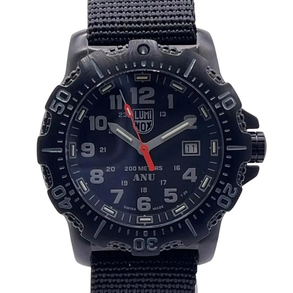 Up Close Front Facing Picture Of Luminox XS.4221.CW Stainless Steel Watch Display Model Condition