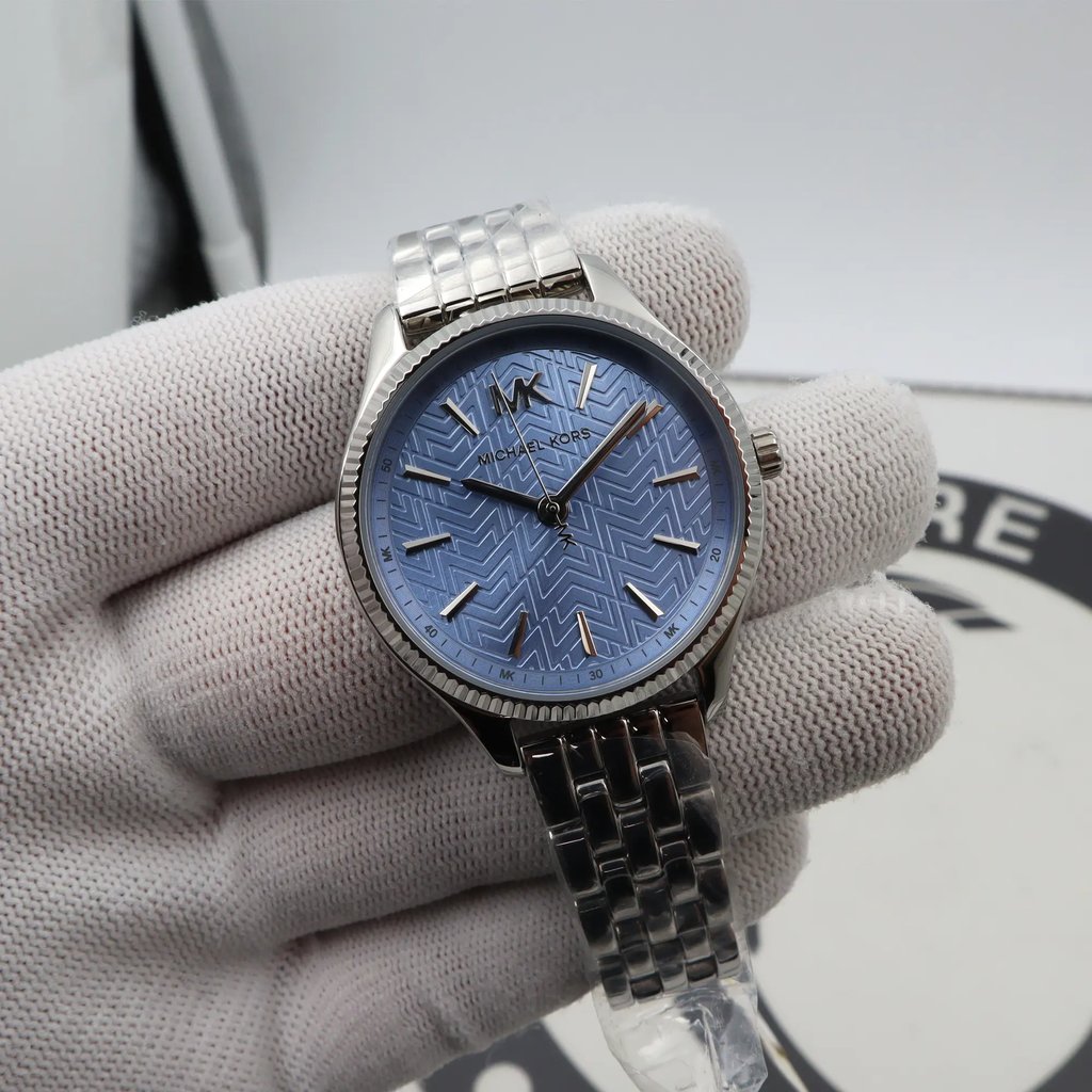 Front Full View Of Michael Kors MK6639 Stainless Steel Watch New With Defects Condition {Product Condition}