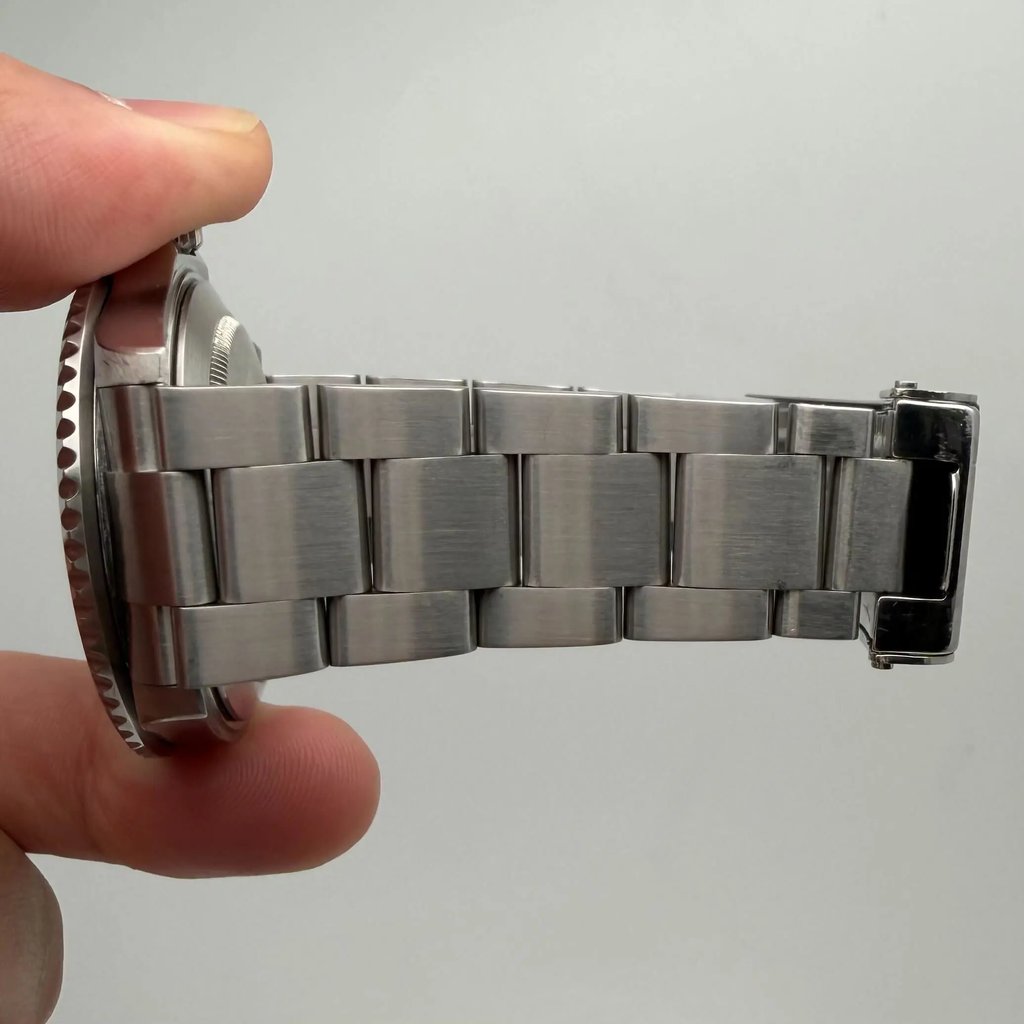6th image of Rolex Rolex Submariner 16610V Wristwatch, PreOwned condition