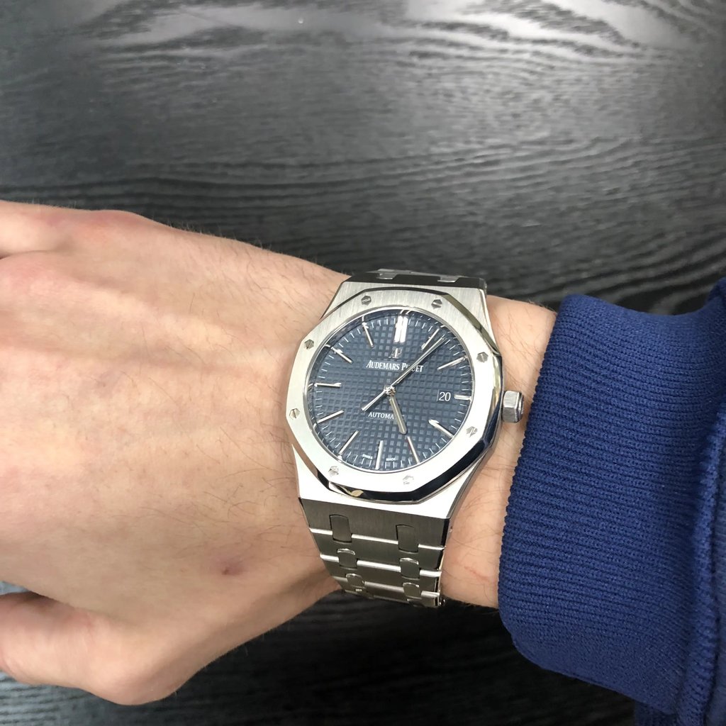 7th image of Audemars Piguet 15400ST.OO.1220ST.03 Wristwatch, PreOwned condition