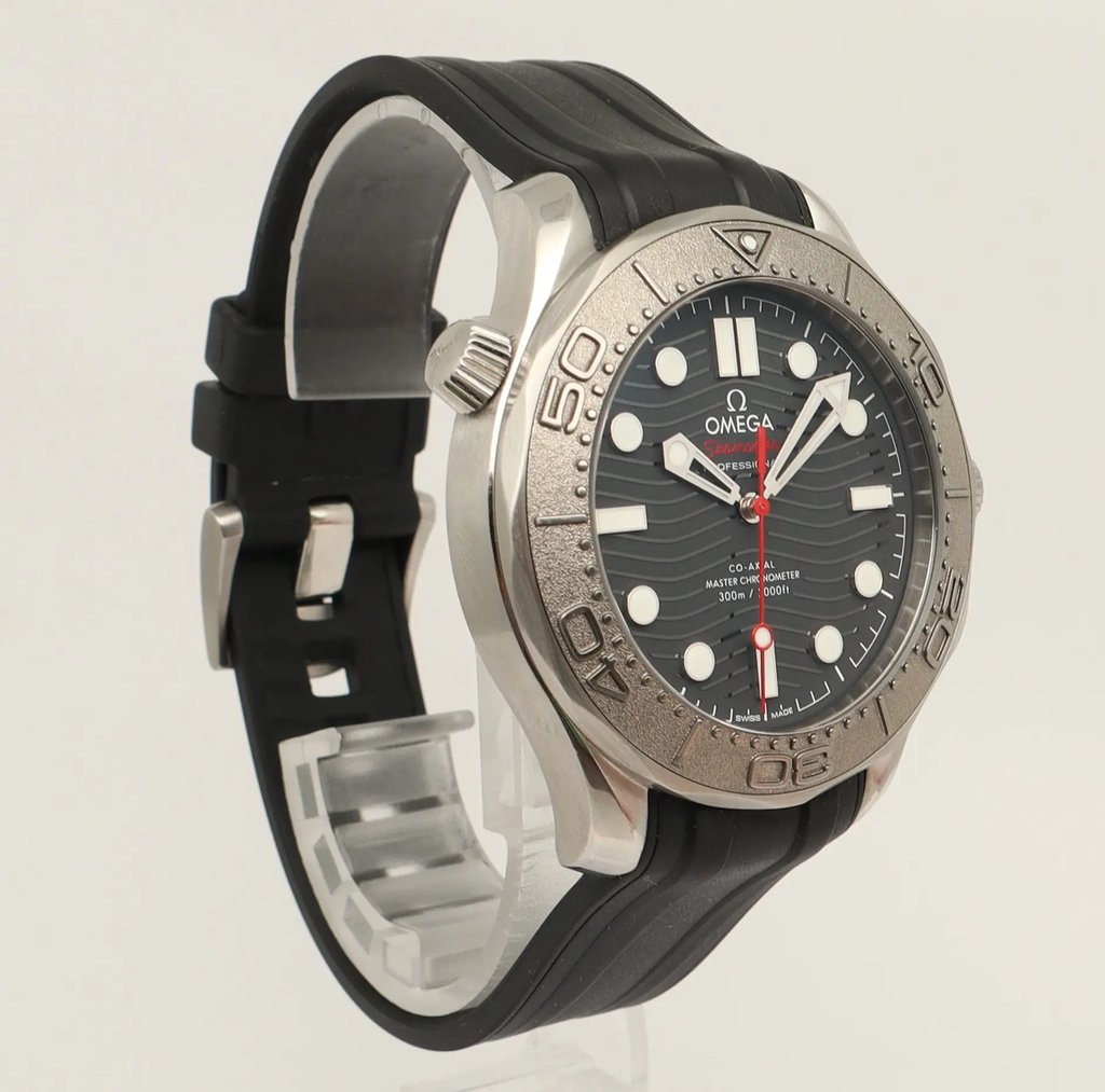 3rd image of OMEGA Seamaster Diver Wristwatch, PreOwned condition