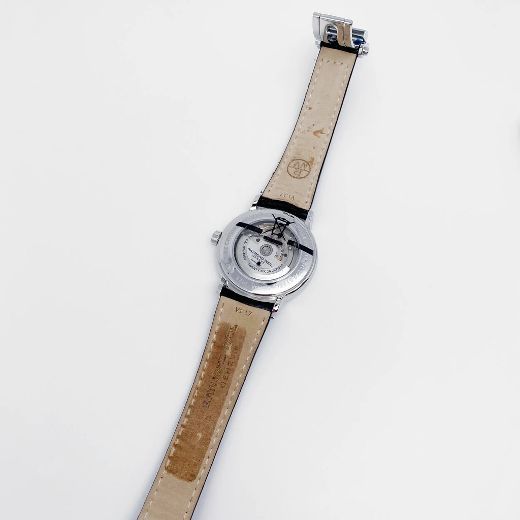 Back View Of Exhibition Back Case And Open Leather Band Of RAYMOND WEIL 2227-STC-00659 Watch New With Defects Condition