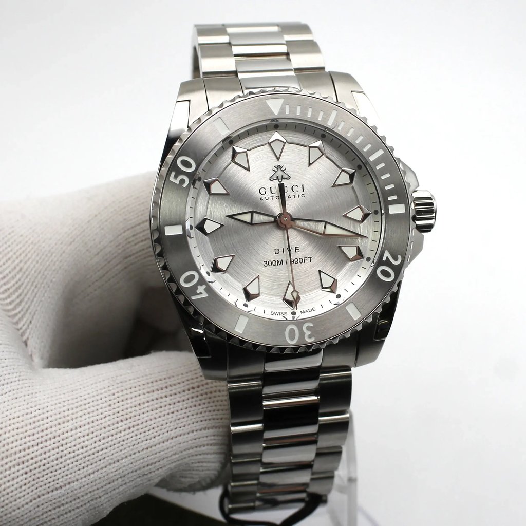 2nd image of Gucci YA136354 Wristwatch, DisplayModel condition