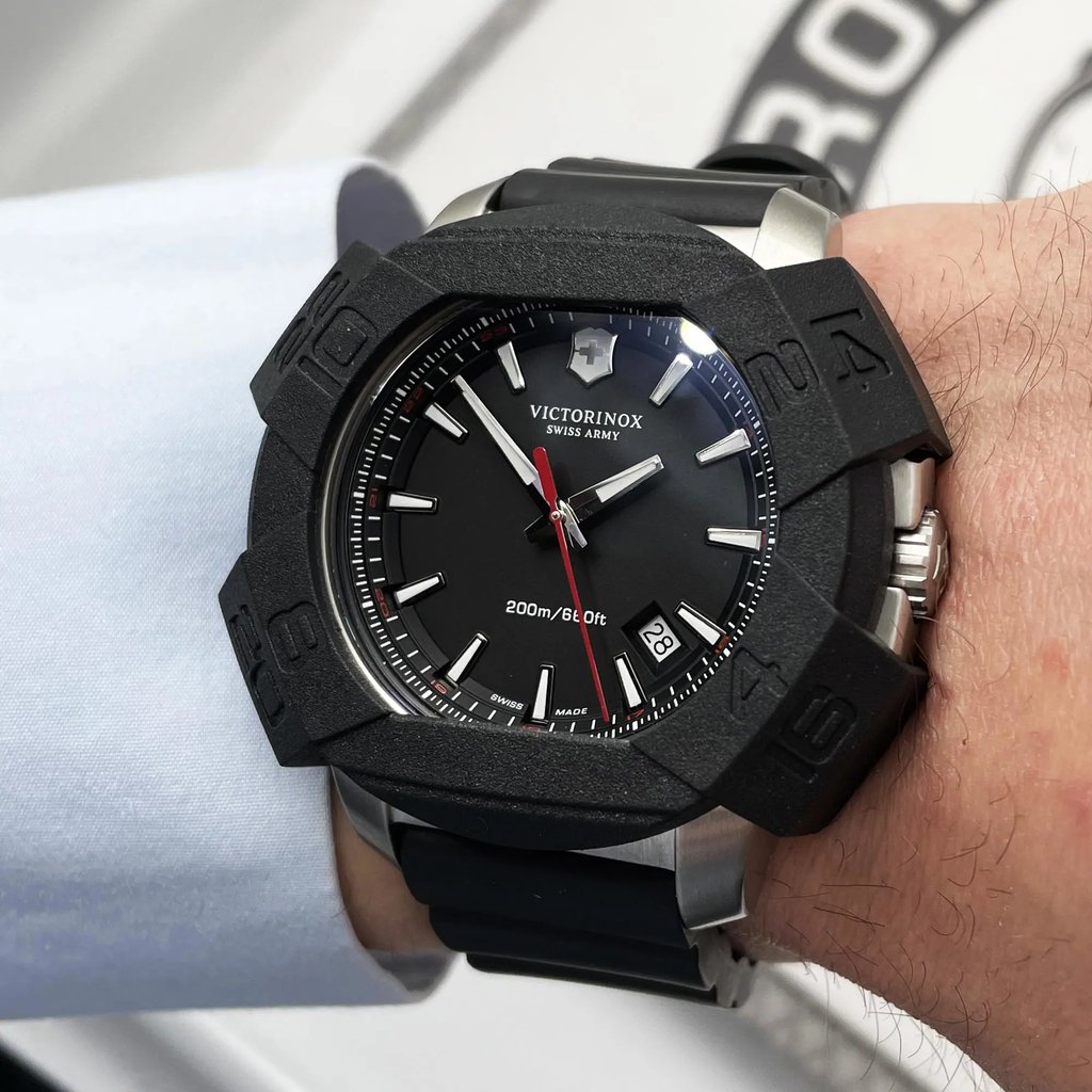 Up Close Front Facing Picture Of Victorinox 241682.1 Stainless Steel Watch Display Model Condition