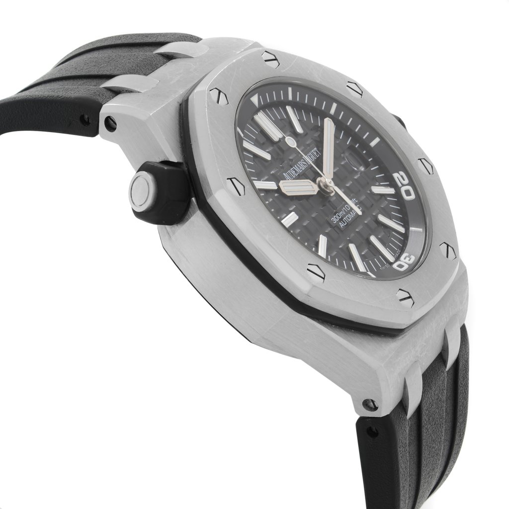4th image of Audemars Piguet Audemars Piguet Royal Oak Offshore Wristwatch, PreOwned condition
