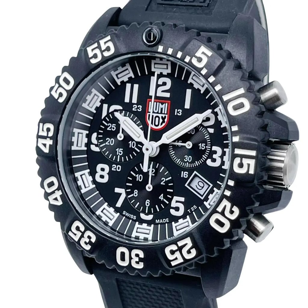 Up Close Front Facing Picture Of Luminox XS.3081 Carbon Watch Display Model Condition