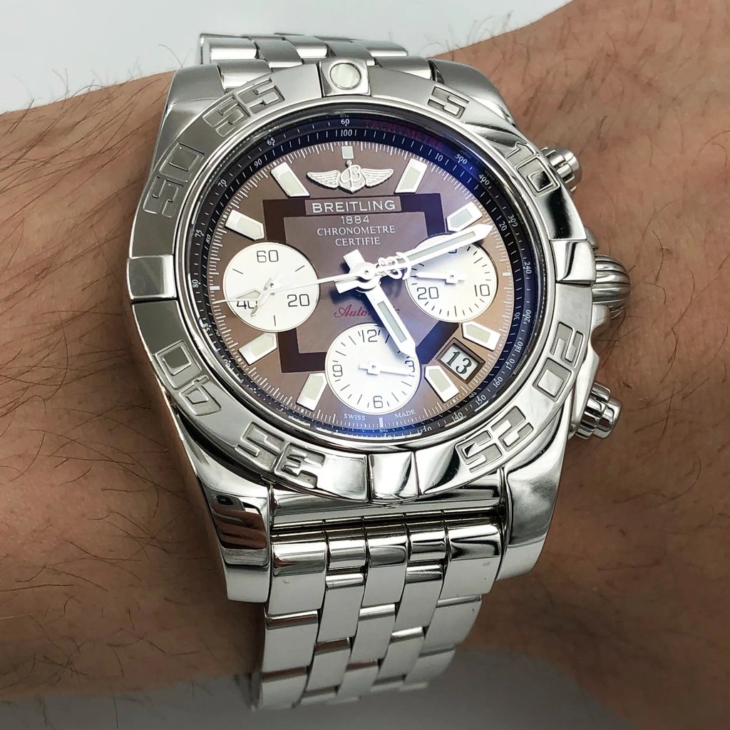 Up Close Front Facing Picture Of Breitling AB014012/Q583-378A Stainless Steel Watch Display Model Condition