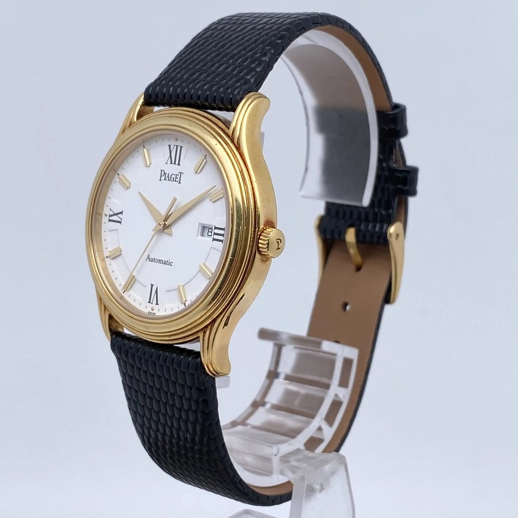 View Of Crown Facing Side Of Piaget 24001 M501D Yellow Gold Watch Pre Owned Condition
