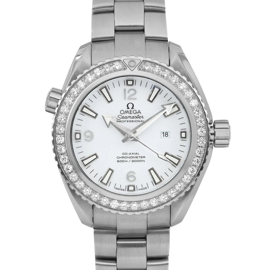 Up Close Front Facing Picture Of OMEGA 232.15.38.20.04.001 Stainless Steel Watch Display Model Condition