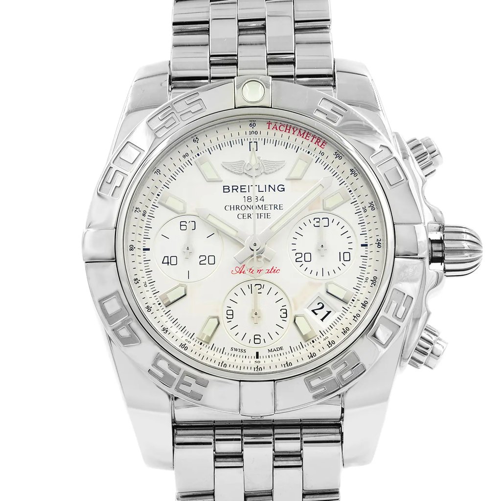 Up Close Front Facing Picture Of Breitling AB014012/G711-378A Stainless Steel Watch New With Defects Condition