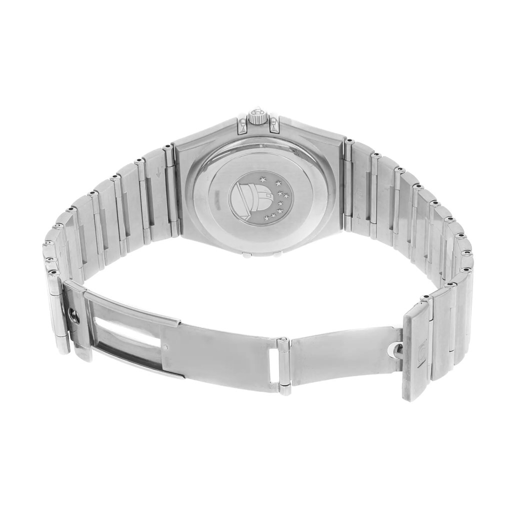 4th image of OMEGA 1552.3 Wristwatch, PreOwned condition