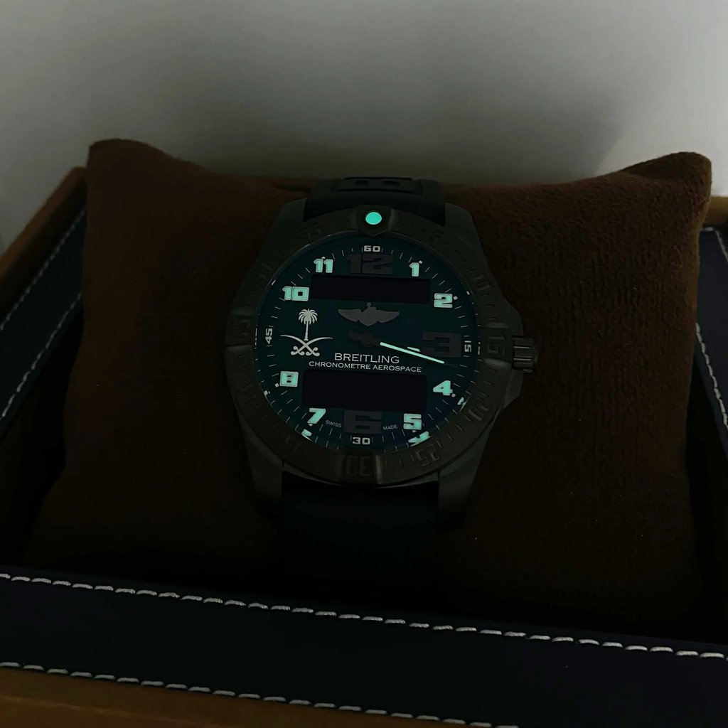  Full View Box, Documents and Breitling V793634A/L534-152S With Watch In The Image 