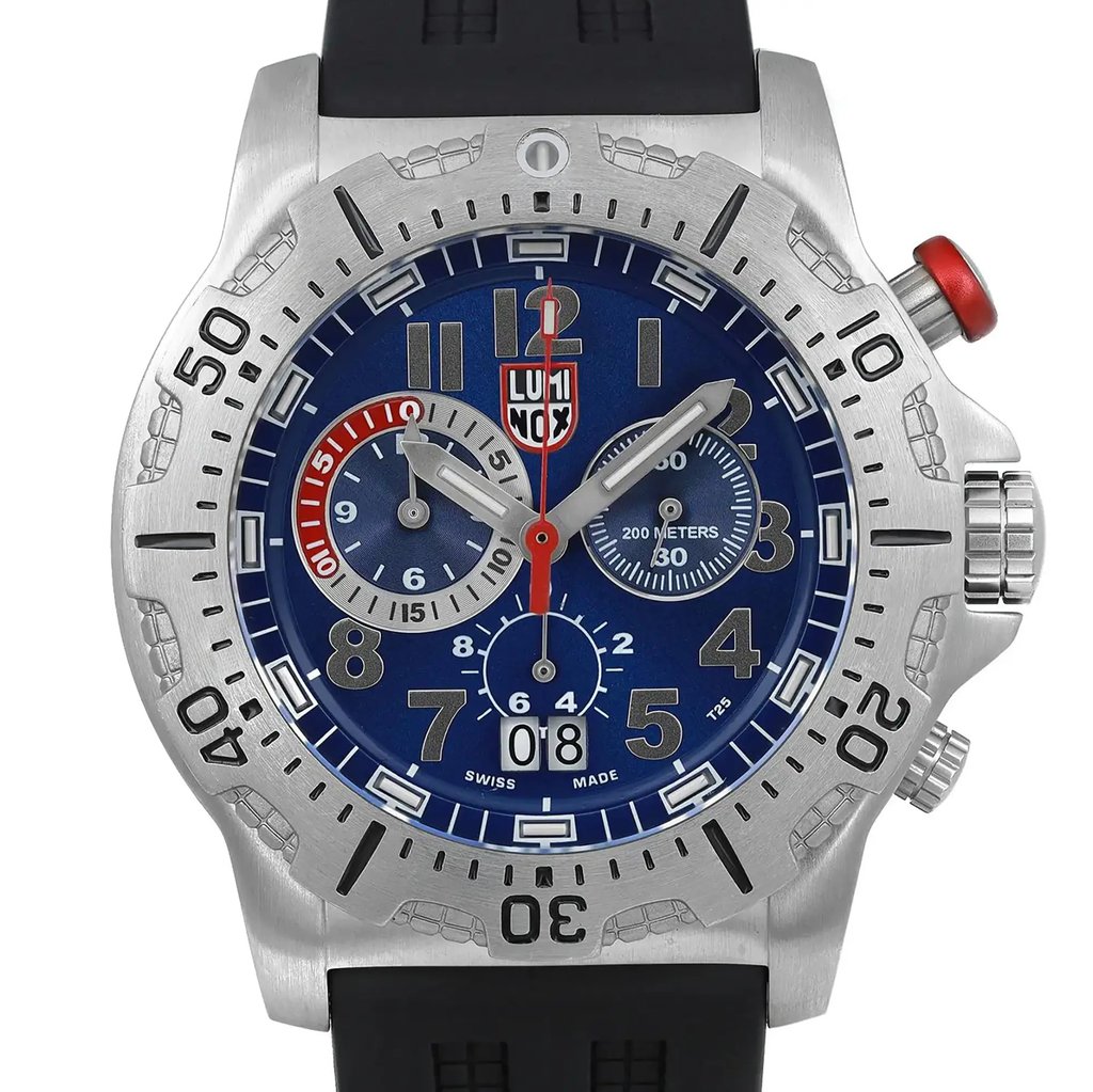 Up Close Front Facing Picture Of Luminox 8153.RP Stainless Steel Watch Display Model Condition