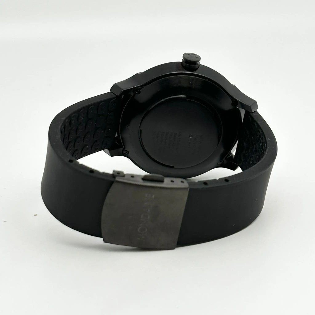Back View Of Snap Back Case And Closed Rubber Band Of Mondaine MH1.B2S20.RB Watch Display Model Condition
