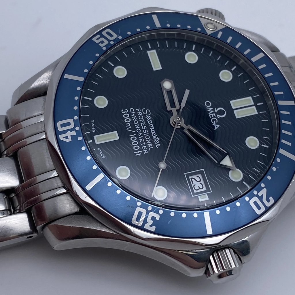 Up Close Front Facing Picture Of OMEGA 2531.80.00 Stainless Steel Watch Pre Owned Condition