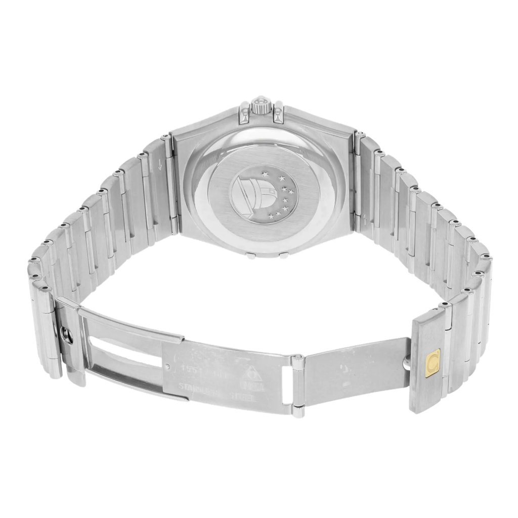 5th image of OMEGA 1502.3 Wristwatch, PreOwned condition