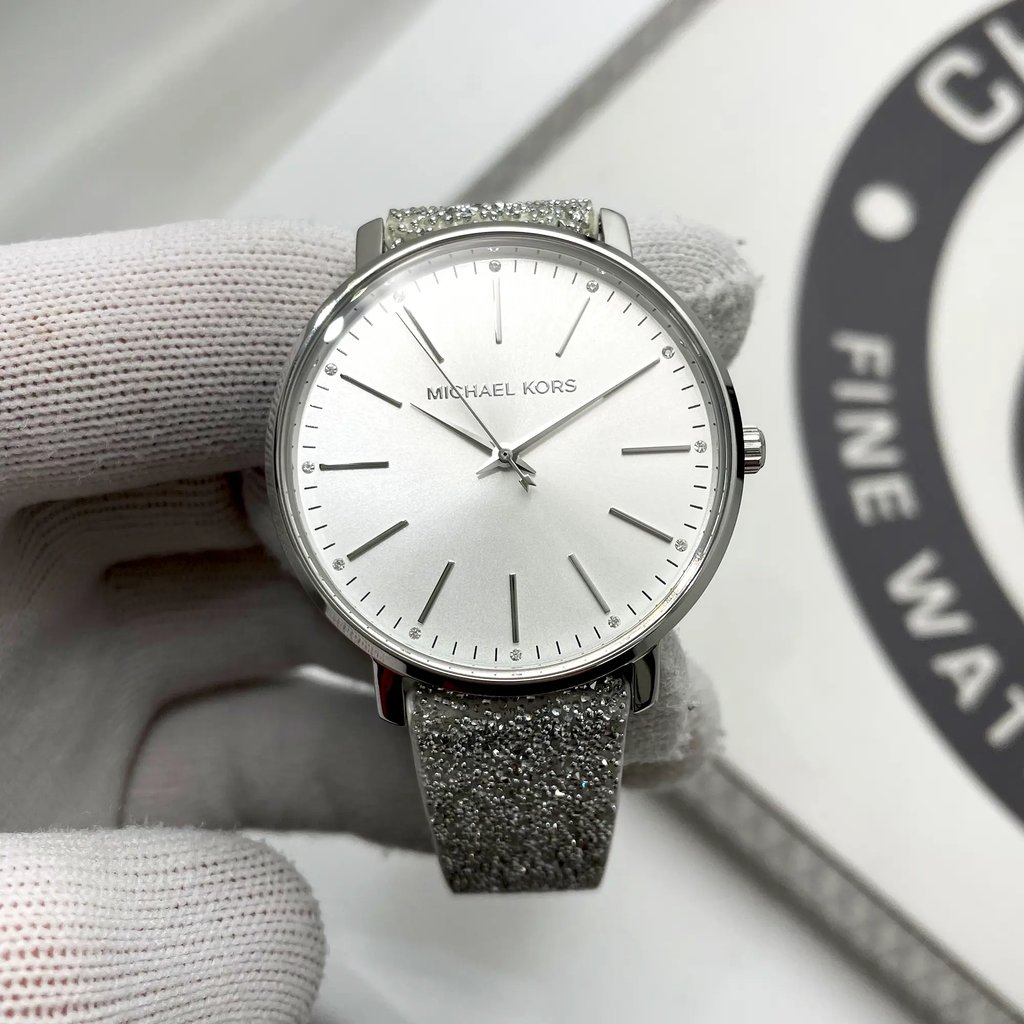 Up Close Front Facing Picture Of Michael Kors MK2877 Stainless Steel Watch Unworn Condition