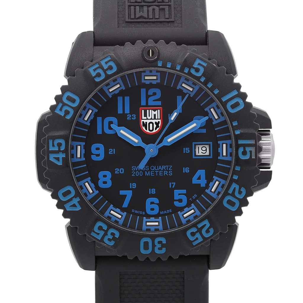 Up Close Front Facing Picture Of Luminox XS.3053 Carbonox Watch Display Model Condition