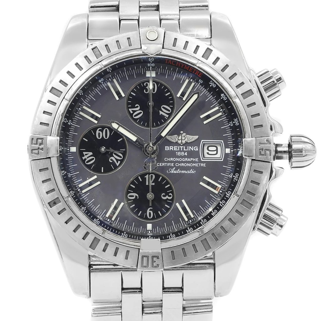 Up Close Front Facing Picture Of Breitling A1335611/F517-372A Stainless Steel Watch Pre Owned Condition