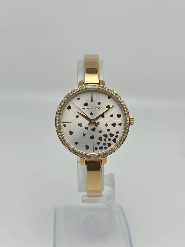 Front Full View Of Michael Kors MK3977 Stainless Steel Watch New With Defects Condition Excellent